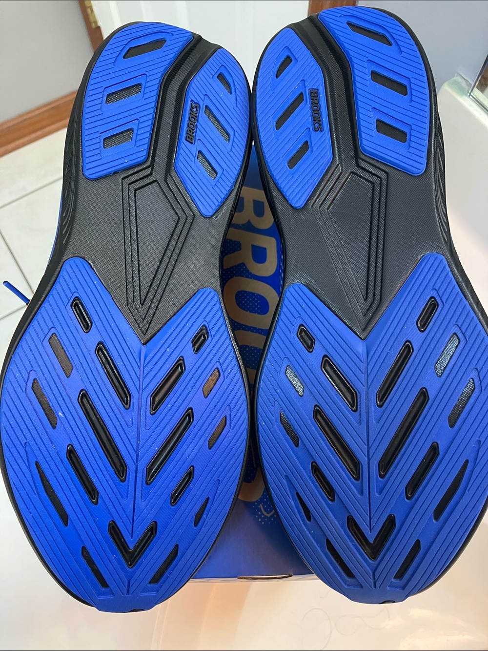 Brooks Men's Hyperion 3 Blue/Black/Orange Size 12 Medium Brand New (Retail $140) - Picture 6 of 6